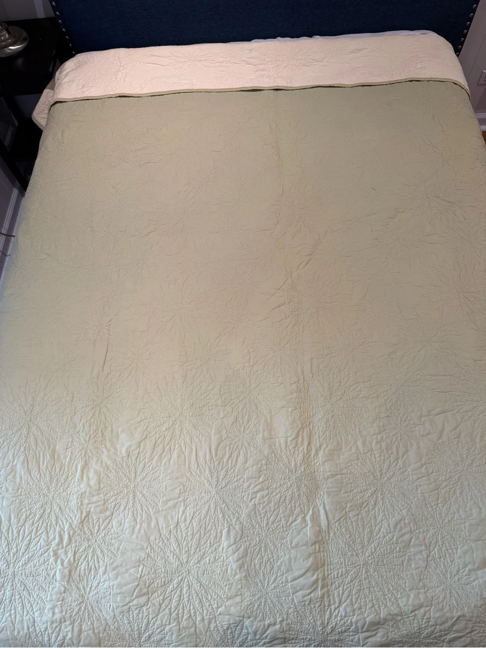 Reversible Cotton Coverlet – Sage Green & Cream, Full Size